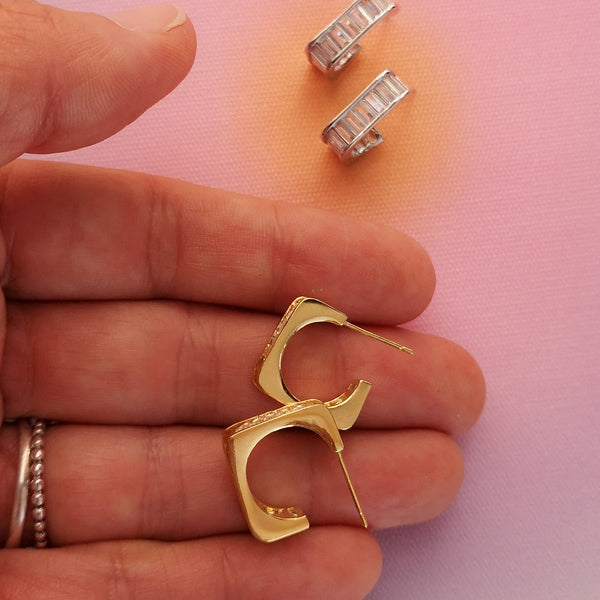 Brincos argolas quadradas com zircónias PAMPA MIA ®