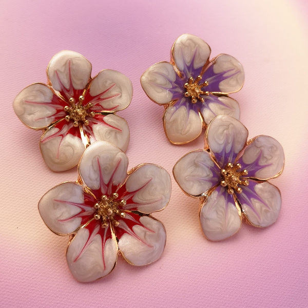 Brincos flor branca com centro de cor PAMPA MIA ®