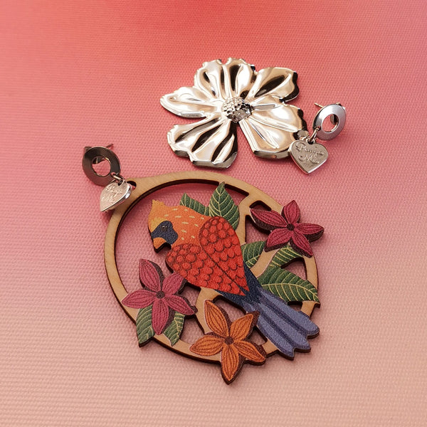 Brincos Pássaro & flor prateada PAMPA MIA ®