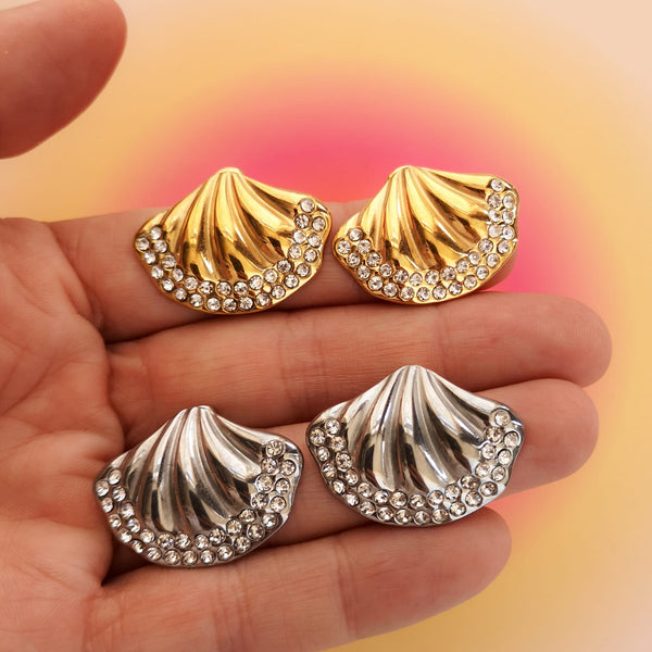 Brincos concha com pedras PAMPA MIA ®