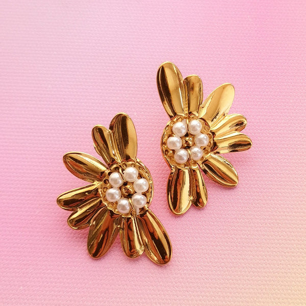 Brincos meia flor dourados PAMPA MIA ®