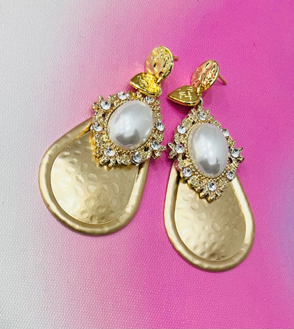 Brincos lágrima dourada e pendente pérola PAMPA MIA ®