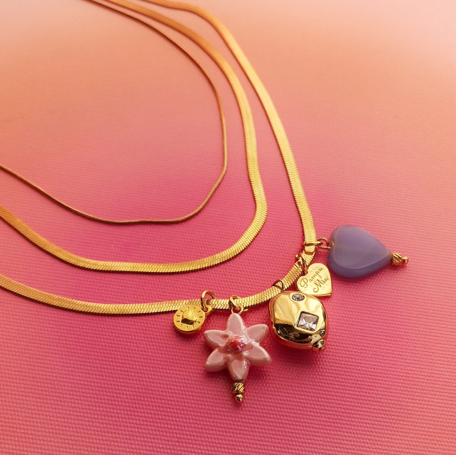 Fio triplo dourado com varios pendentes PAMPA MIA ®