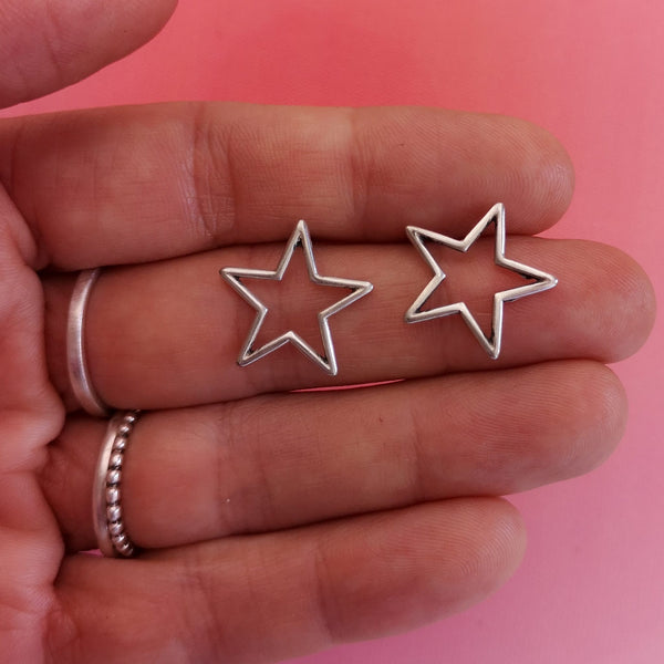 Brincos estrelas abertas