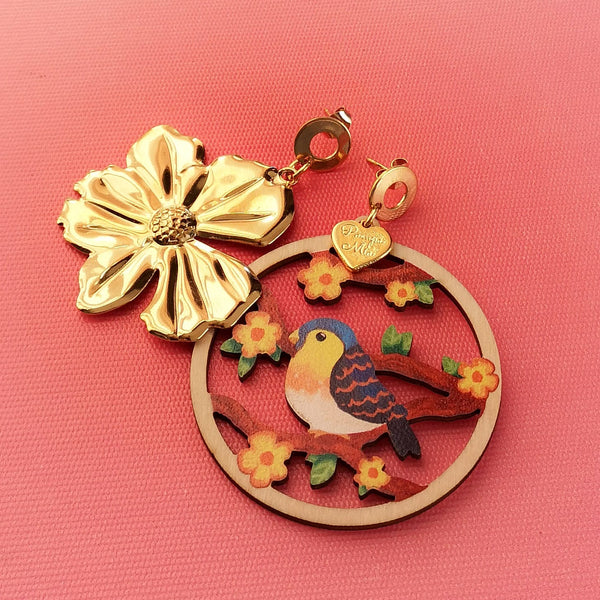 Brincos Pássaro & flor dourada PAMPA MIA ®