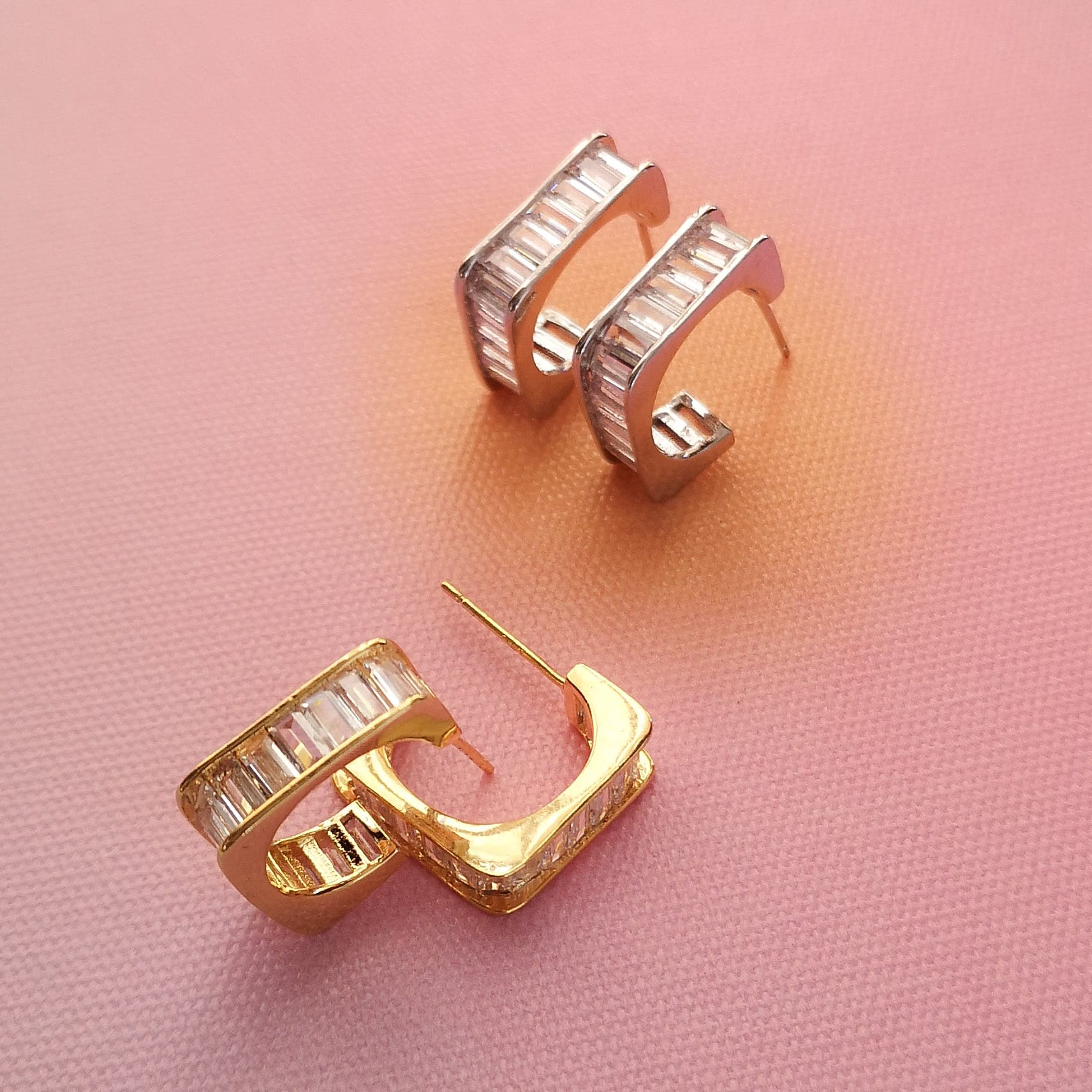 Brincos argolas quadradas com zircónias PAMPA MIA ®