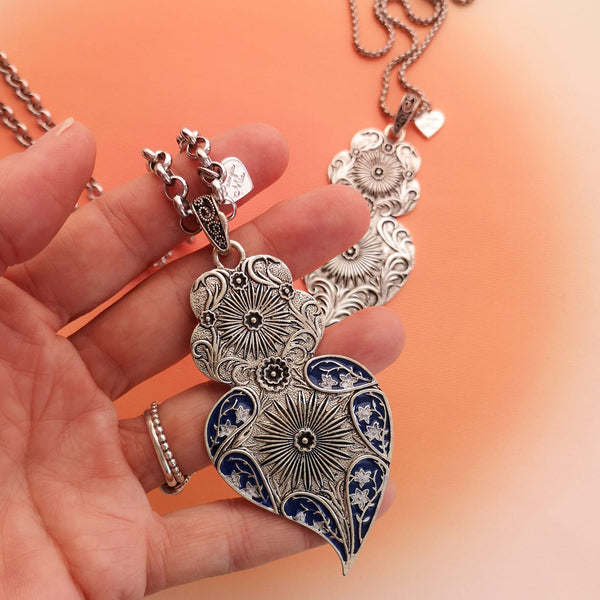 Fio em aço inox com coração prateado ou coração prateado e azul PAMPA MIA ®