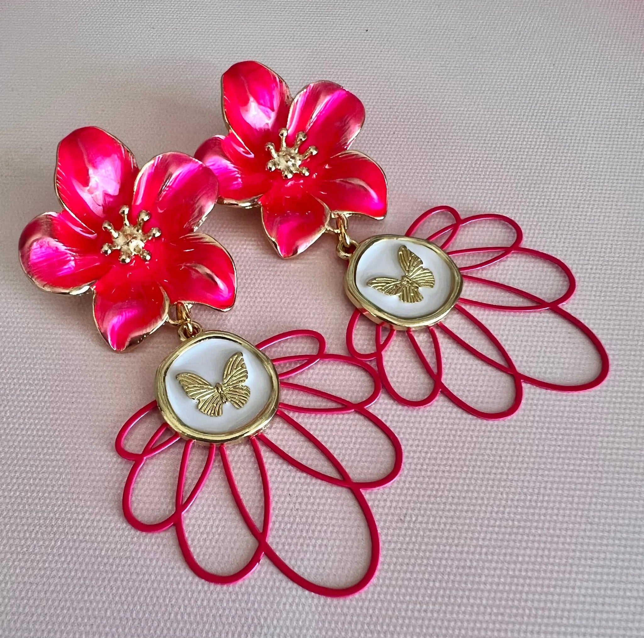 Brincos borboleta e flor rosa forte PAMPA MIA ®