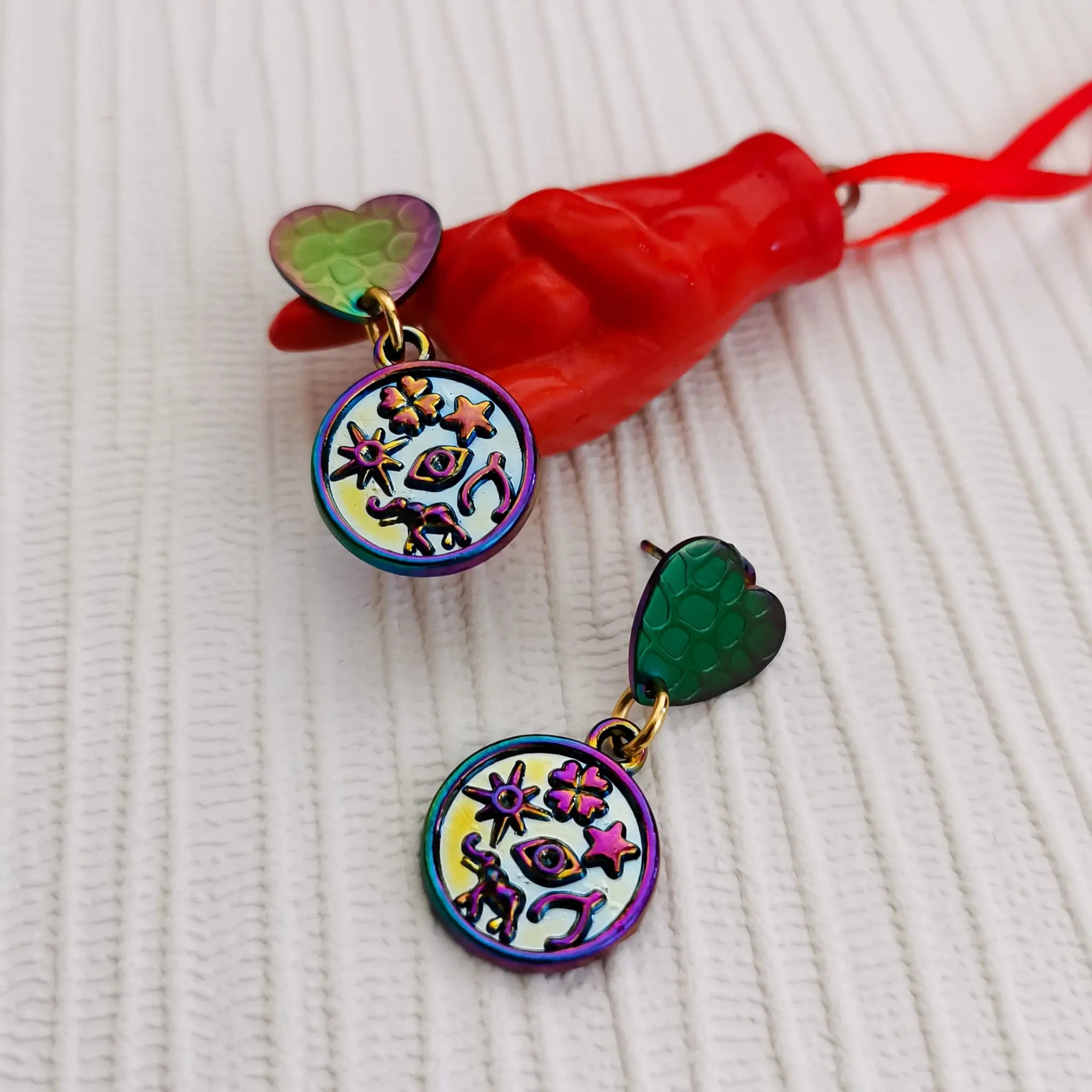 Brincos Mini Amuletos PAMPA MIA ®